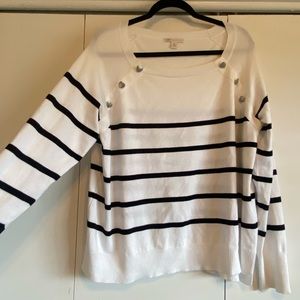 A fav! Classic black and white sweater! 🖤🤍